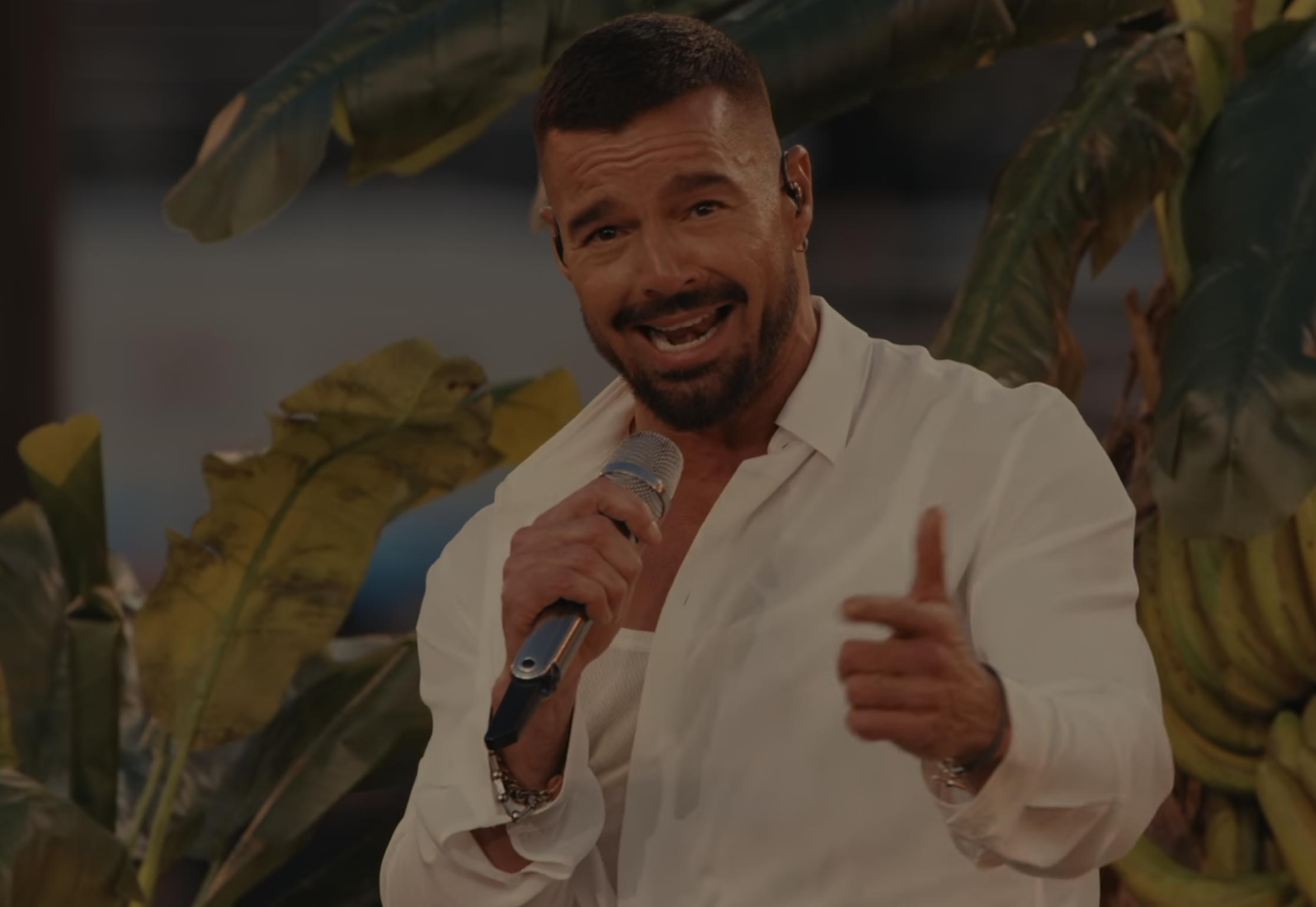 "Супербоул-2026": как Леди Гага, Bad Bunny и Рикки Мартин устроили свадьбу на стадионе